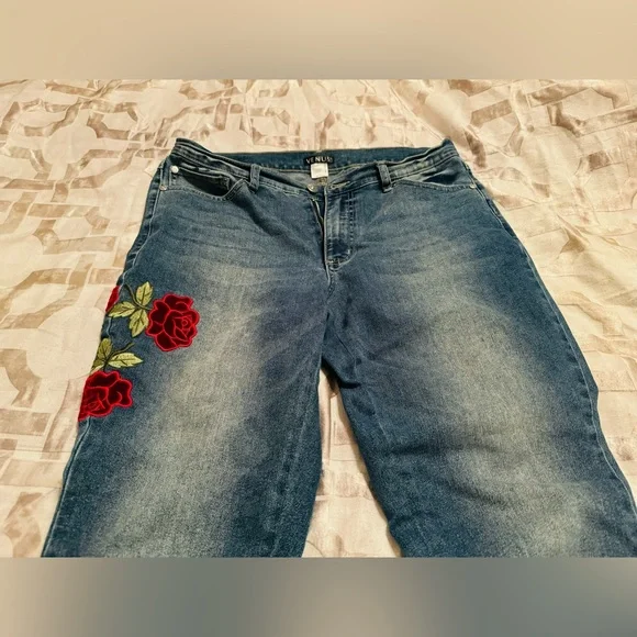 Venus jeans size 10. Great condition. - Picture 2 of 3